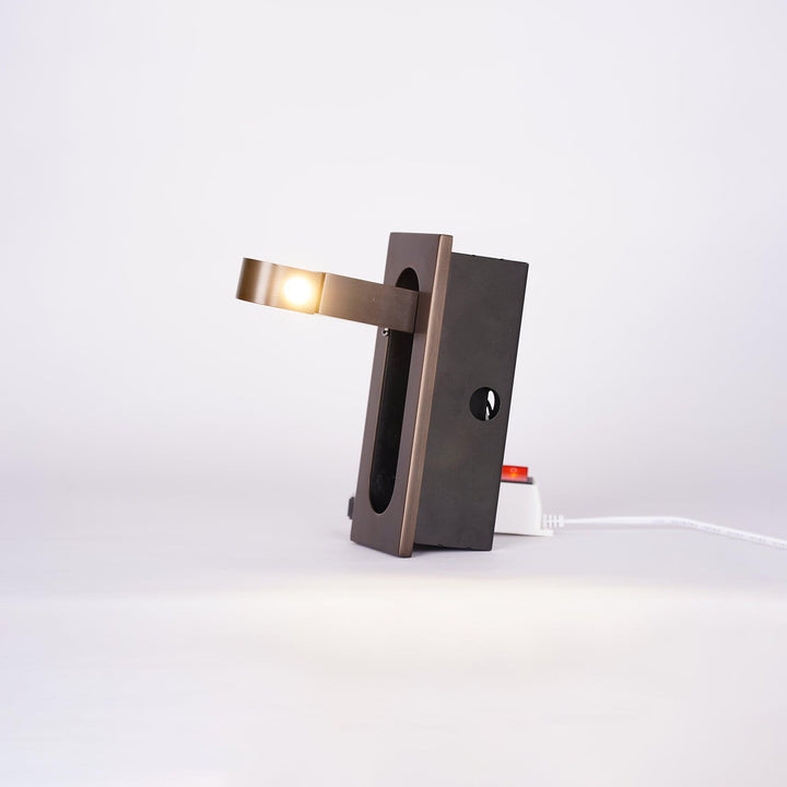 Innovative LED Bettleselampe mit Farbauswahl, perfekt für flexible Beleuchtung im Schlafzimmer.