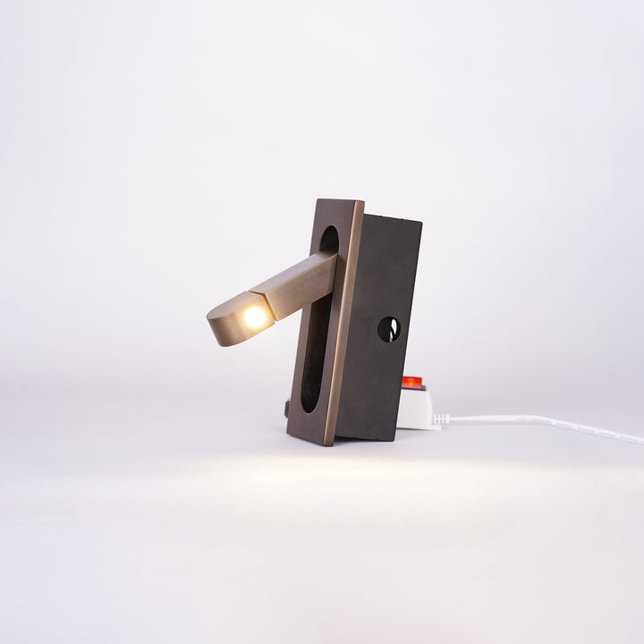 Moderne LED Wandleuchte, ideal als Bettleselicht mit einstellbaren Lichtfarben für Schlafzimmer.