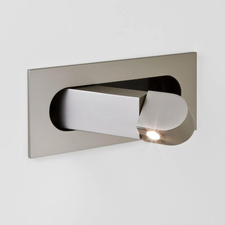Premium LED Wandleuchte für Schlafzimmer, mit anpassbaren Lichtfarben als stilvolle Leselampe.