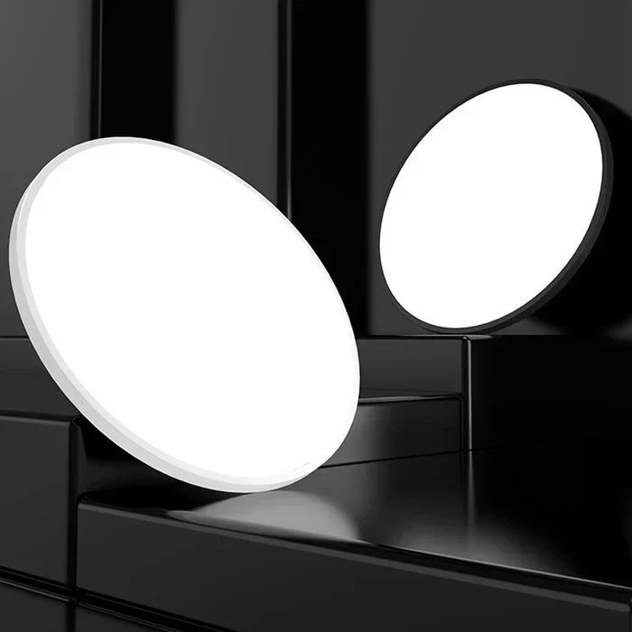 Elegante LED-Deckenleuchte für anspruchsvolle Innenräume. Modernes Design schafft energieeffiziente, stilvolle Beleuchtung.