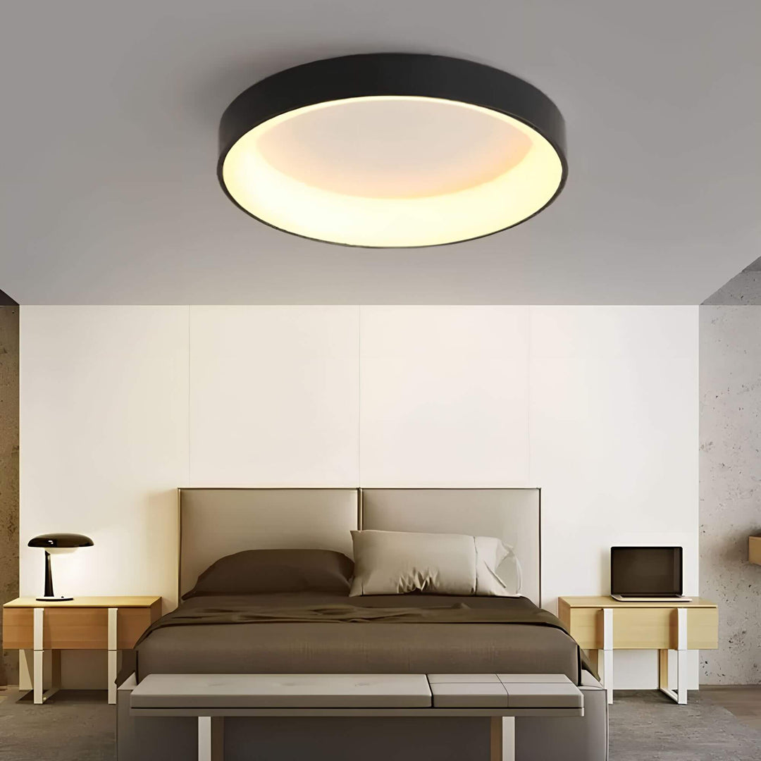 Stilvolle skandinavische LED-Deckenleuchte, minimalistisch, perfekt für moderne Innenbeleuchtung in Büro oder Wohnzimmer.