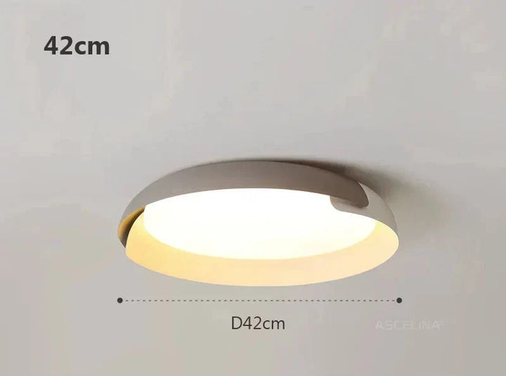 Ästhetische LED Deckenleuchte mit Holzmuster-Akzent, schafft warmes Licht für gemütliche Raumbeleuchtung.