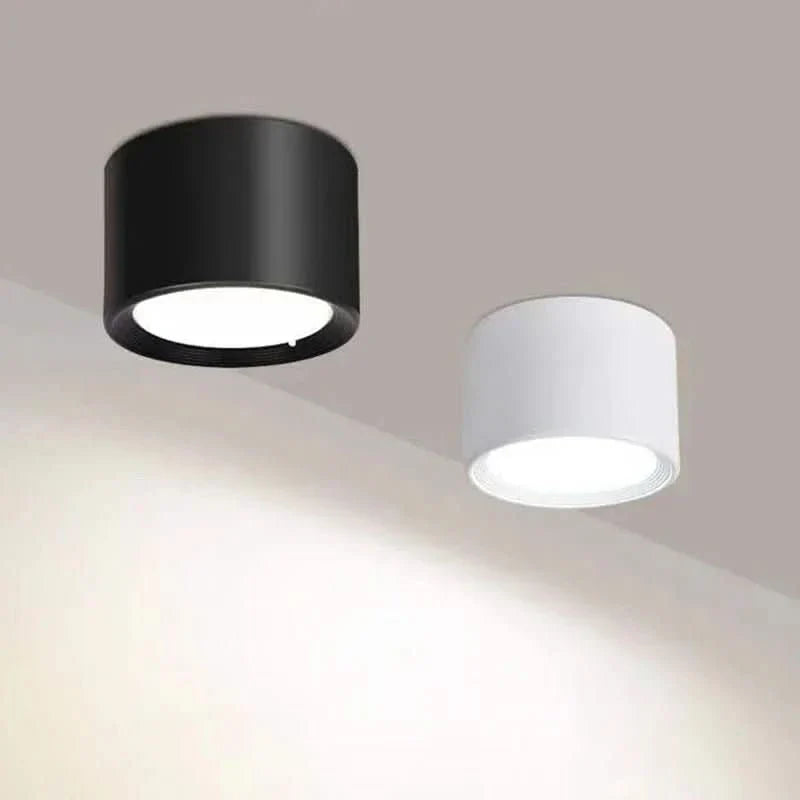 Stilvolle LED Deckenbeleuchtung für Schlafzimmer, modern, schwarz-weiß.