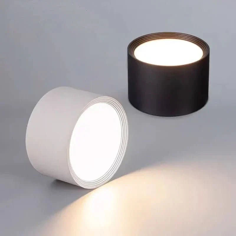 Schlanke LED Flurbeleuchtung, schwarz-weiß, ideal für Flur & Diele.