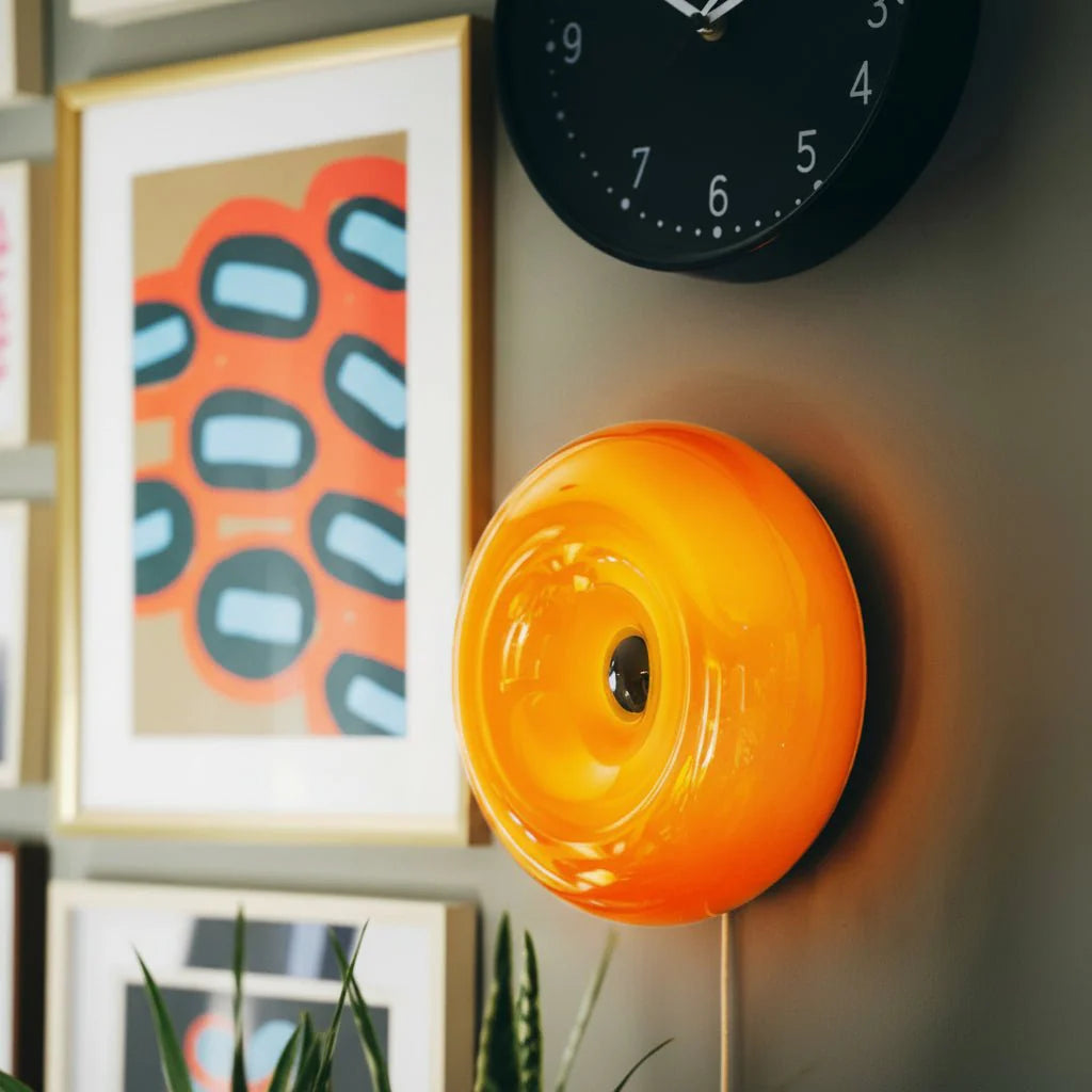 Stilvolle orange dimmbare Donut LED-Tischlampe mit Touch-Funktion, moderne Akzentbeleuchtung.