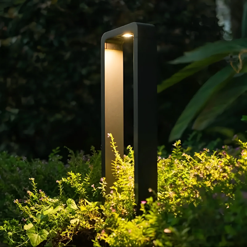 Stilvolle LED-Wegeleuchte für Gärten & Wege. Moderne, wetterfeste Außenlampe, ideale Terrassen- & Eingangsbeleuchtung.