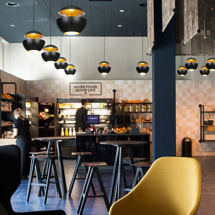 Esszimmerlampe AstraGlow: Moderne LED-Hängeleuchte für ein einladendes und helles Ambiente.