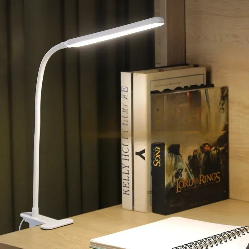 Flexible LED Klemmleuchte mit Schwanenhals, dimmbar, USB-betrieben. Perfekt für Büro, Schlafzimmer oder Nachttisch.
