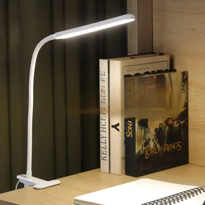 Flexible LED Klemmleuchte mit Schwanenhals, dimmbar, USB-betrieben. Perfekt für Büro, Schlafzimmer oder Nachttisch.