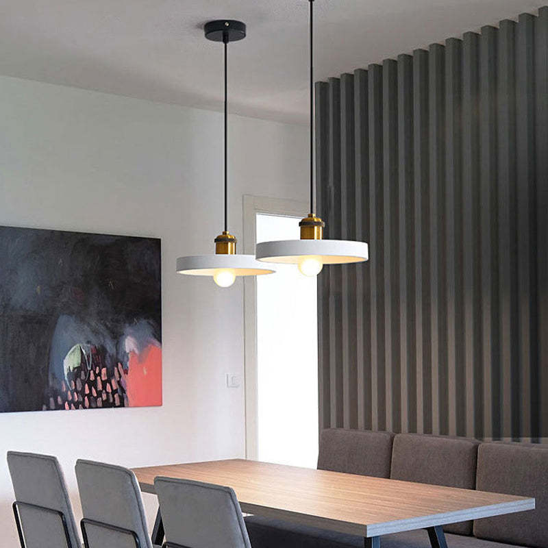 LED Pendelleuchte im Morandi Design, MoraGlow, ideale Esszimmerlampe mit sanfter Beleuchtung.