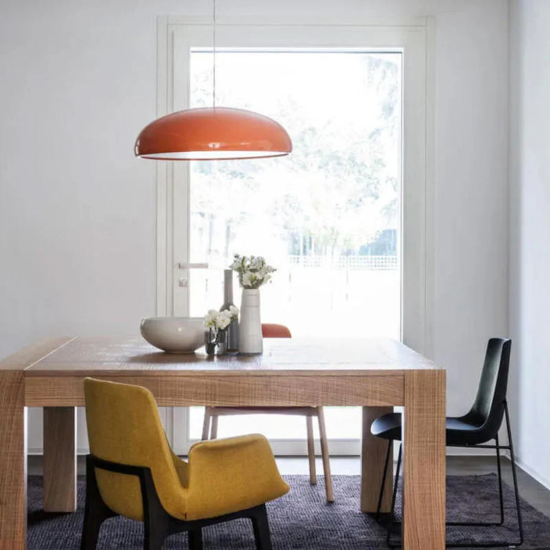 Serena LED Beleuchtung, schlankes Design, ideal für moderne Wohnbereiche.