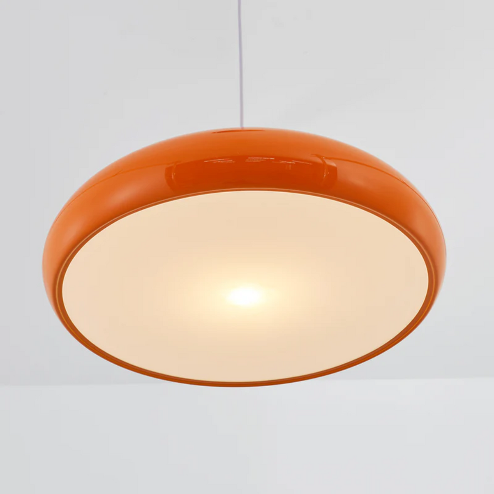 Stilvolle LED Deckenleuchte Serena, perfekt für ein modernes Schlafzimmer.