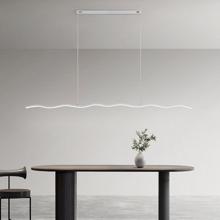 Die WaveGlow LED-Pendelleuchte mit einzigartigem Wellen-Design, perfekt als dimmbare Wohnzimmerlampe.