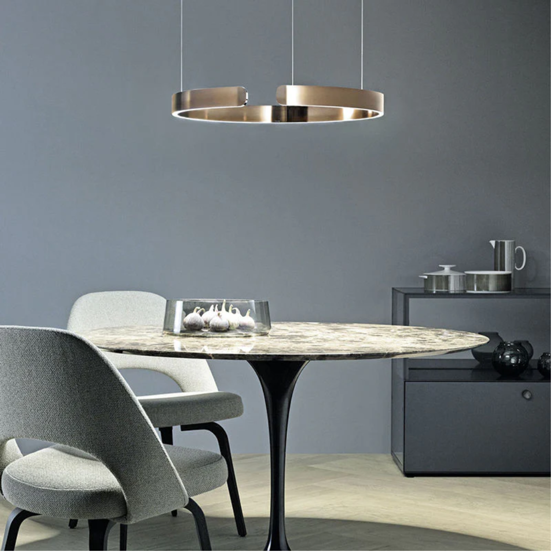Elegante weiße LED Deckenleuchte als Ring Pendelleuchte. Dimmbare moderne Beleuchtung für Home Decor.