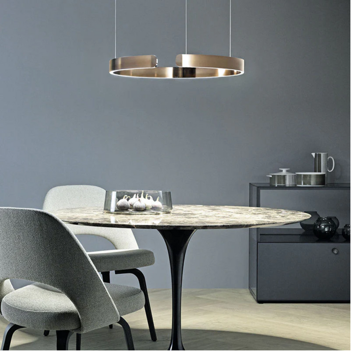 Elegante weiße LED Deckenleuchte als Ring Pendelleuchte. Dimmbare moderne Beleuchtung für Home Decor.