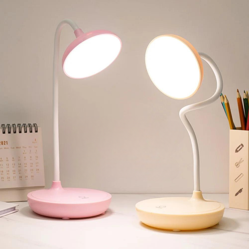 Elegante LED Arbeitslampe mit Touch Sensor, farbiger Beleuchtung und integriertem USB-Port für modernes Büro.