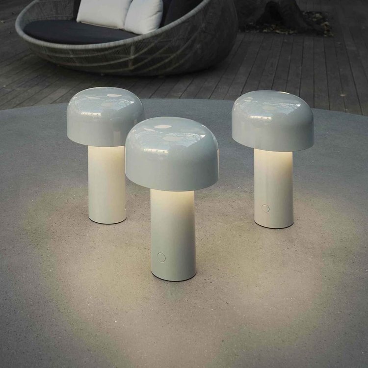 LED Stimmungslicht, dimmbar, kabellos und tragbar, moderne Tischleuchte für gemütliche Innenbeleuchtung.