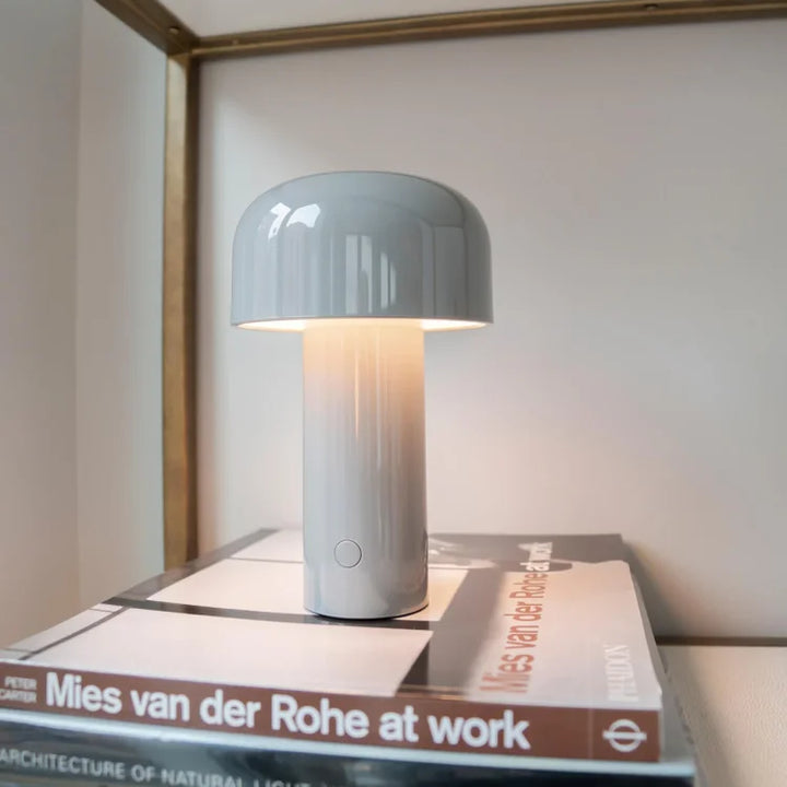Kabellose LED Tischlampe mit Dimmfunktion, modern und tragbar, ideal für stimmungsvolles Licht Zuhause.