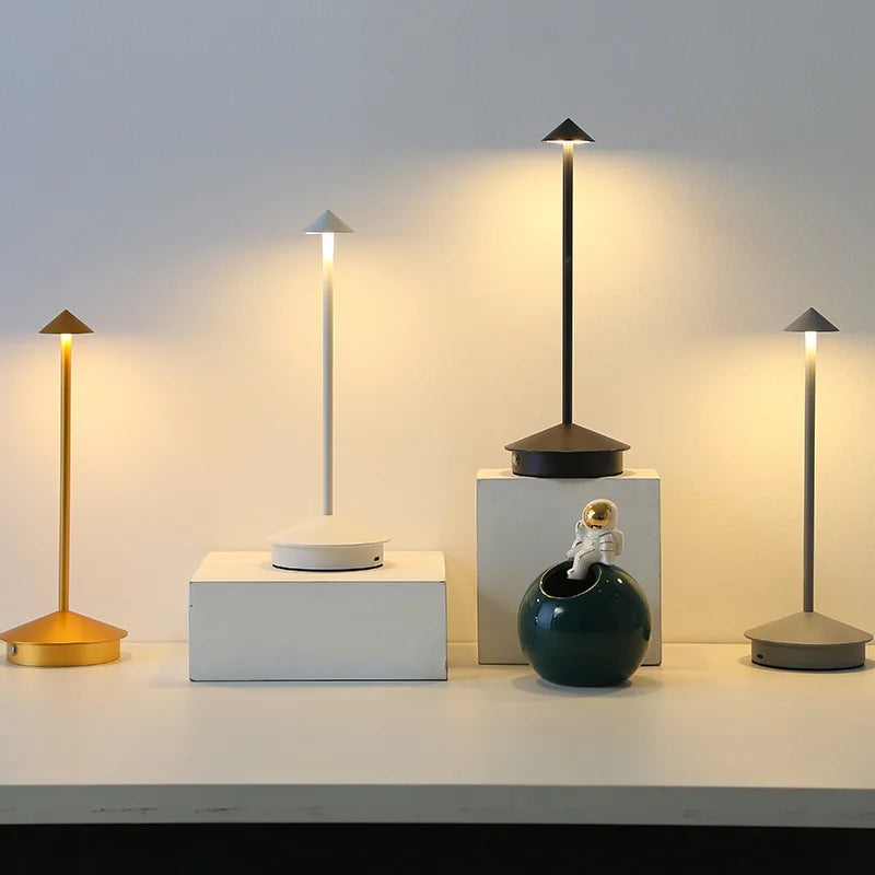 Vielseitige LED-Dekorationslampe mit Touch-Sensor, dimmbar und kabellos, ideal für Wohnzimmer und Büro.