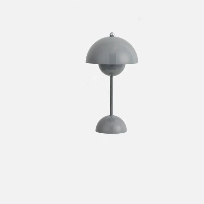 Funktionale LED-Arbeitsleuchte & Leselampe, modern, energieeffizient für komfortables und helles Licht.