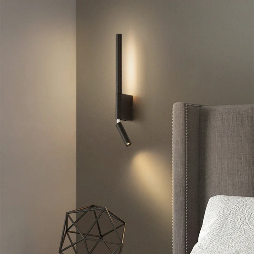 Elegante LED-Wandleuchte für stimmungsvolle Beleuchtung im Wohn- oder Schlafzimmer. Minimalistisches, modernes Design.