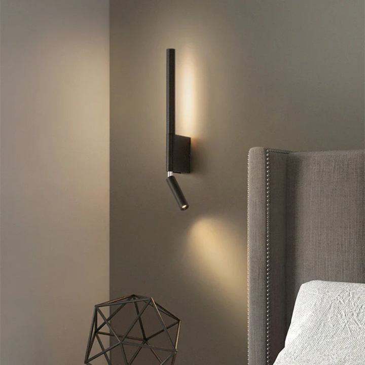 Elegante LED-Wandleuchte für stimmungsvolle Beleuchtung im Wohn- oder Schlafzimmer. Minimalistisches, modernes Design.
