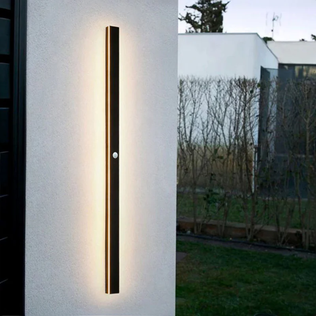 Hochwertige LED-Gartenbeleuchtung; stilvolle Wandlampe, wasserdicht und dimmbar für Außenbereiche.