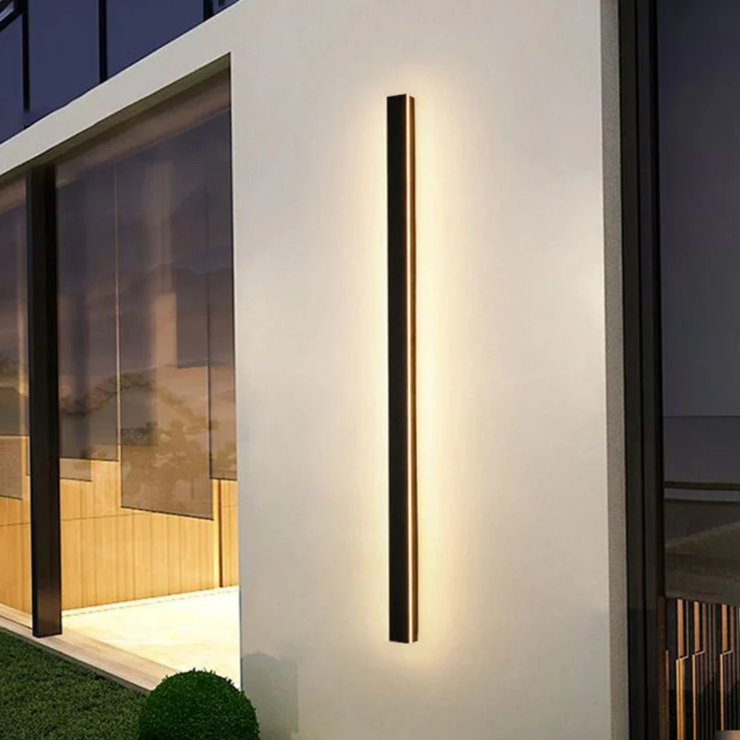Zeitgenössische LED-Aussenlampe; moderne Wandbeleuchtung, ideal für Haus & Garten, energieeffizient.