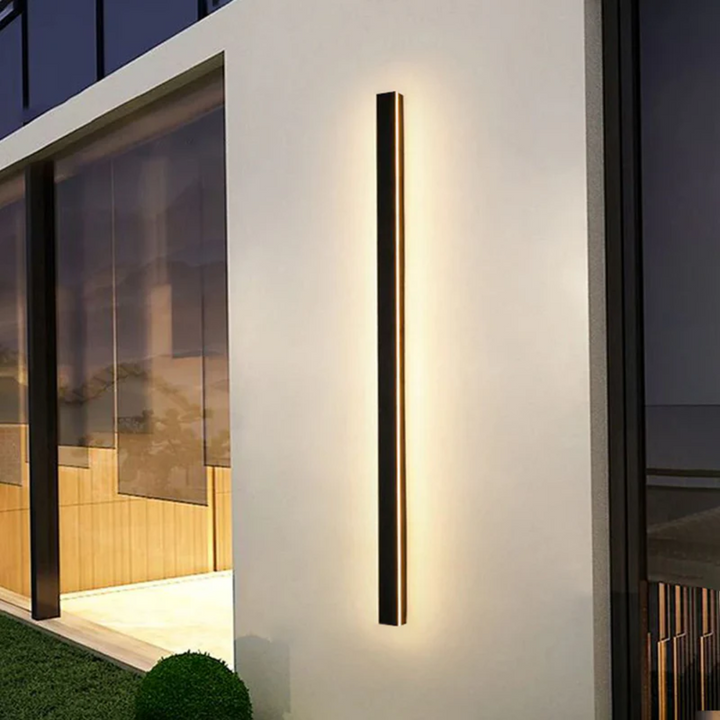 Zeitgenössische LED-Aussenlampe; moderne Wandbeleuchtung, ideal für Haus & Garten, energieeffizient.