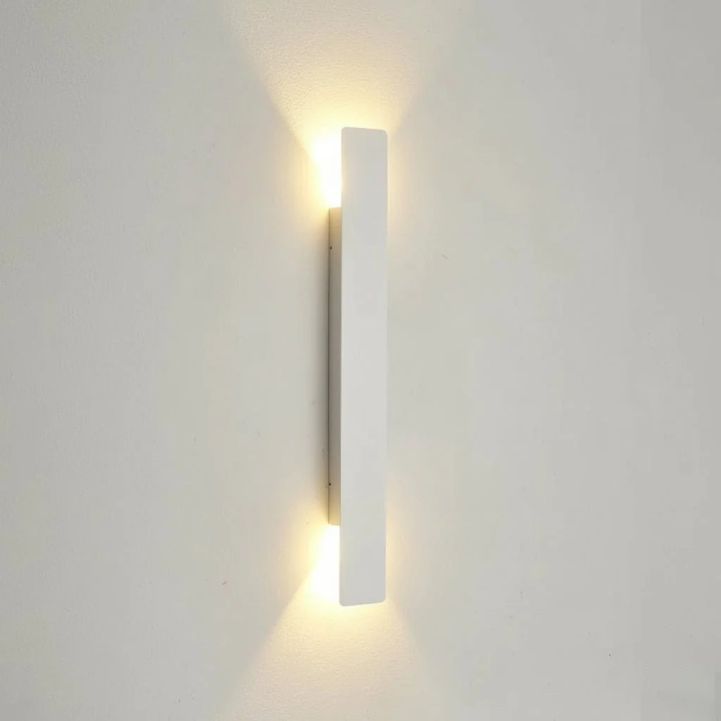 Helle LED-Gartenleuchte & Fassadenbeleuchtung. Wasserdichte Aluminium-Wandlampe im modernen Design.