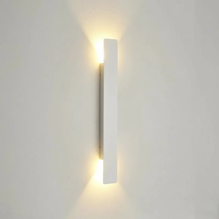 Helle LED-Gartenleuchte & Fassadenbeleuchtung. Wasserdichte Aluminium-Wandlampe im modernen Design.