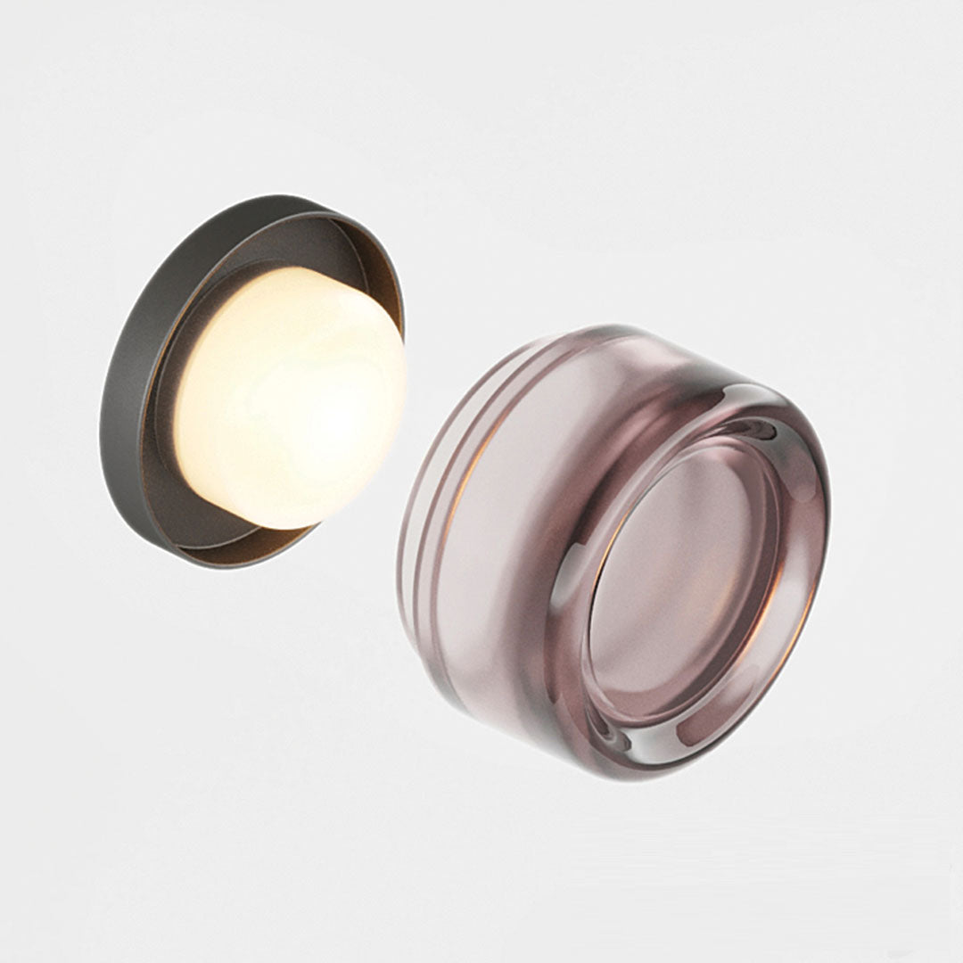 Elegante LED-Wandleuchte, die als Blickfang in Ihrem modernen Wohn- oder Schlafzimmer dient.