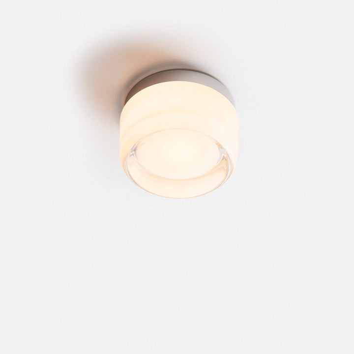 Moderne Design-Wandleuchte mit LED-Technologie für eine helle und energieeffiziente Beleuchtung.