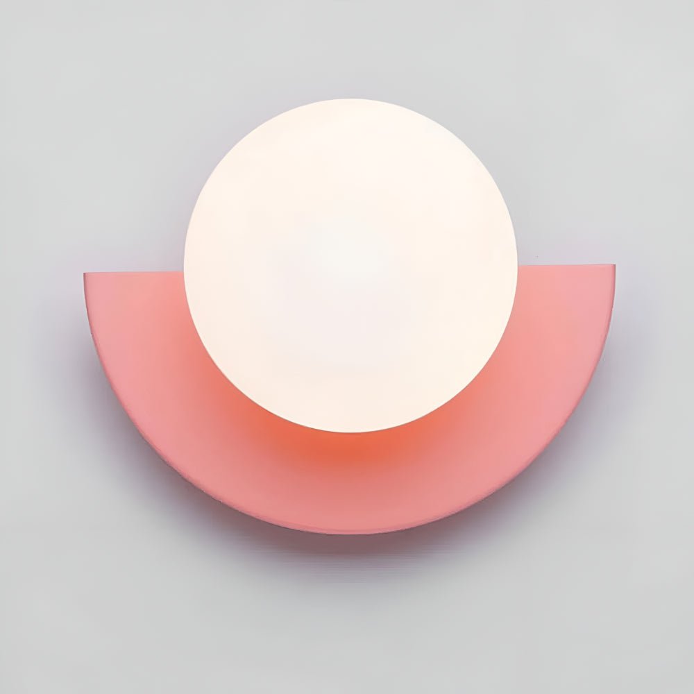 Weiße LED Wandleuchte für Innen, minimalistisches Halbkreisdesign, schafft angenehmes Licht.