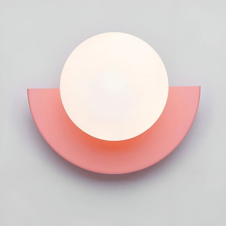 Weiße LED Wandleuchte für Innen, minimalistisches Halbkreisdesign, schafft angenehmes Licht.