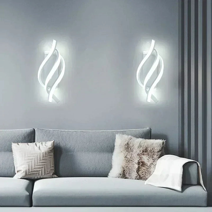 Design LED Wandleuchte im Spiralenlook. Zeitlose Innenbeleuchtung, die modernes Flair ins Wohnzimmer und Schlafzimmer bringt.