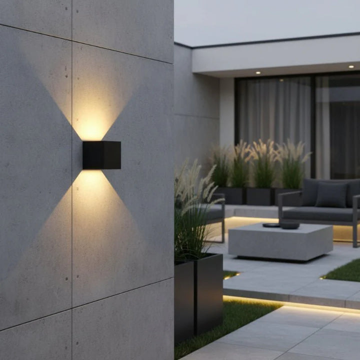 Minimalistische LED-Wandleuchte IP65 in modernem Stil; energieeffiziente G9 Beleuchtung für Innen & Außen.