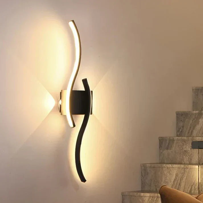 Einzigartige Lumivora Wave Designlampe: Moderne LED Wandleuchte im Wellen-Design, energieeffizient.