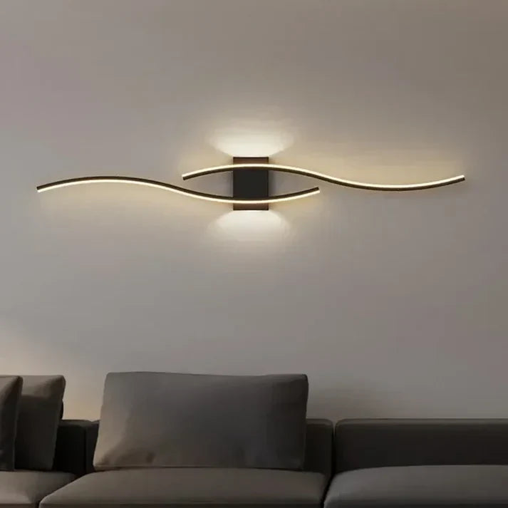 Schlichte LED Wandleuchte Lumivora Wave: Minimalistisches Wellen-Design für moderne Einrichtung.