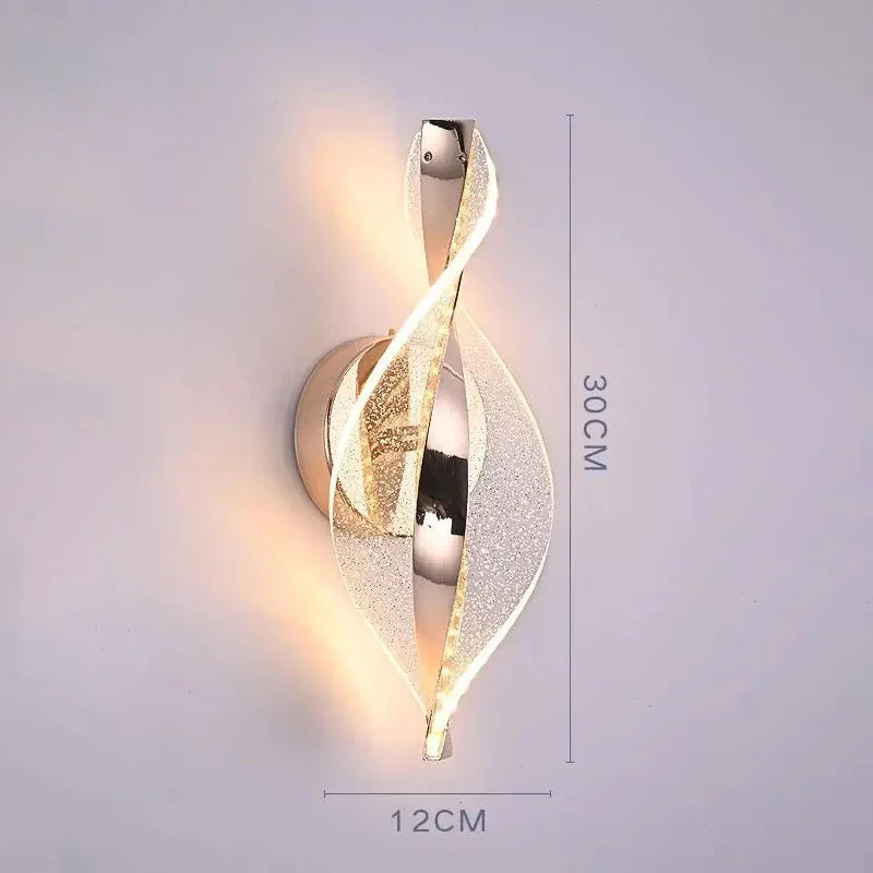 Dreifarbige LED Wandlampe modern, sorgt für vielseitige Innenbeleuchtung und Akzente im Wohnbereich.