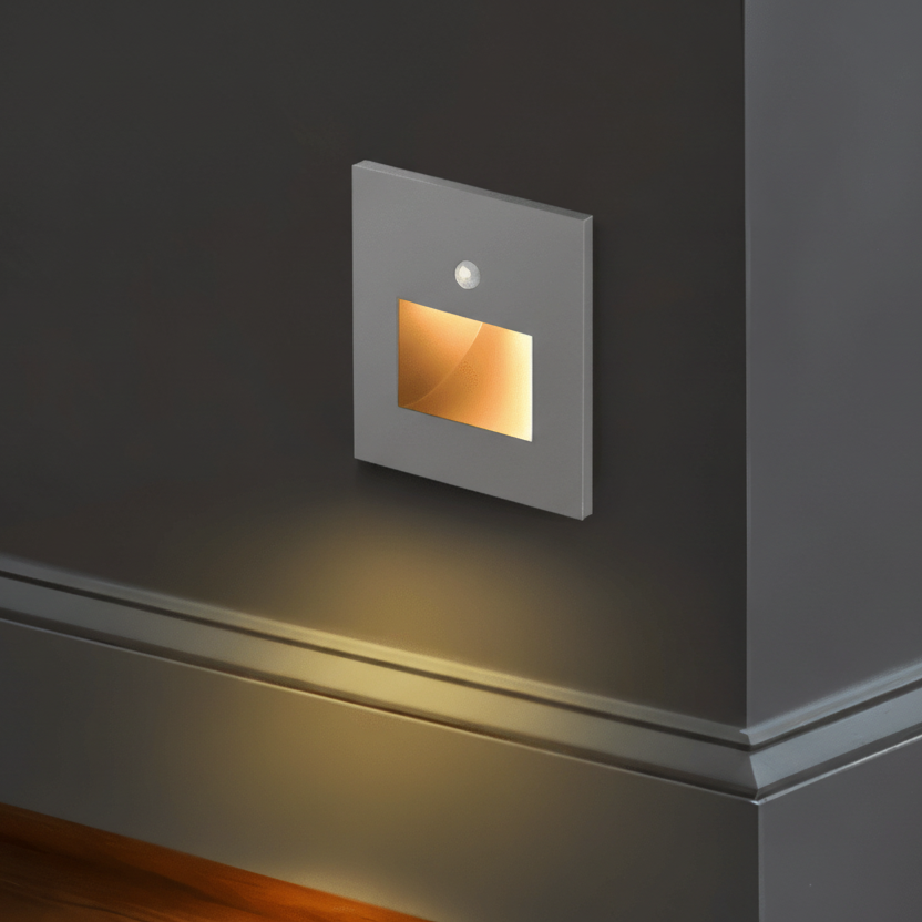 LED-Wandleuchte mit integriertem Bewegungssensor, ideal für sichere Flur- & Treppenbeleuchtung.