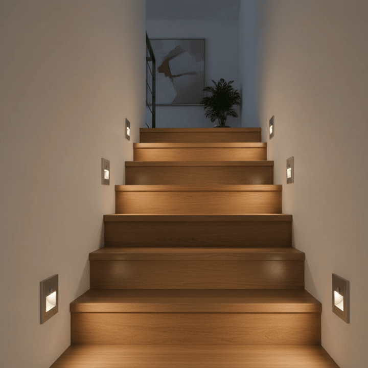 Stilvolle LED-Wandleuchte mit Bewegungssensor, sorgt für sichere & moderne Innenbeleuchtung.