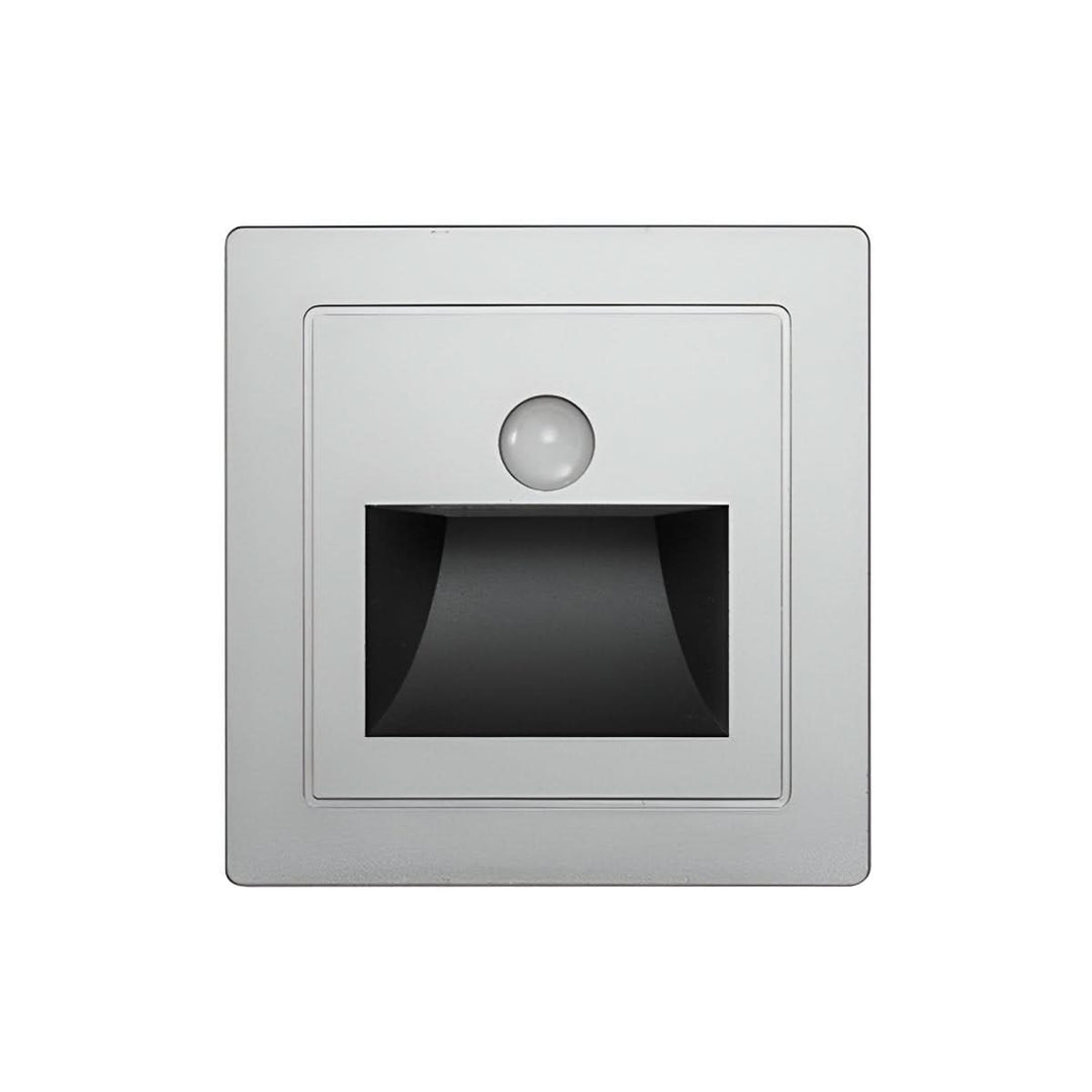 Schlanke LED-Wandleuchte mit Bewegungssensor, an der Wand montiert, für indirekte Innenbeleuchtung.