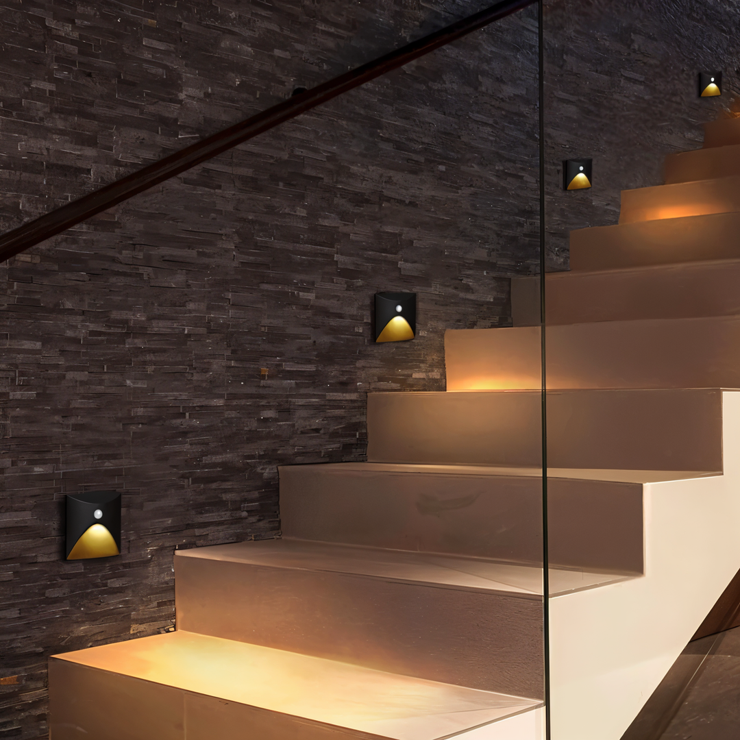 Moderne LED Wandleuchte mit Bewegungssensor für Innen & Außen, stilvolles Design, energieeffizient.