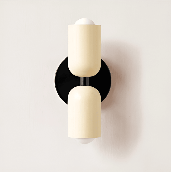 Vielseitige LED-Wandleuchte mit warmweißem Licht. Modernes Design, ideal für akzentuierte Beleuchtung im Zuhause.