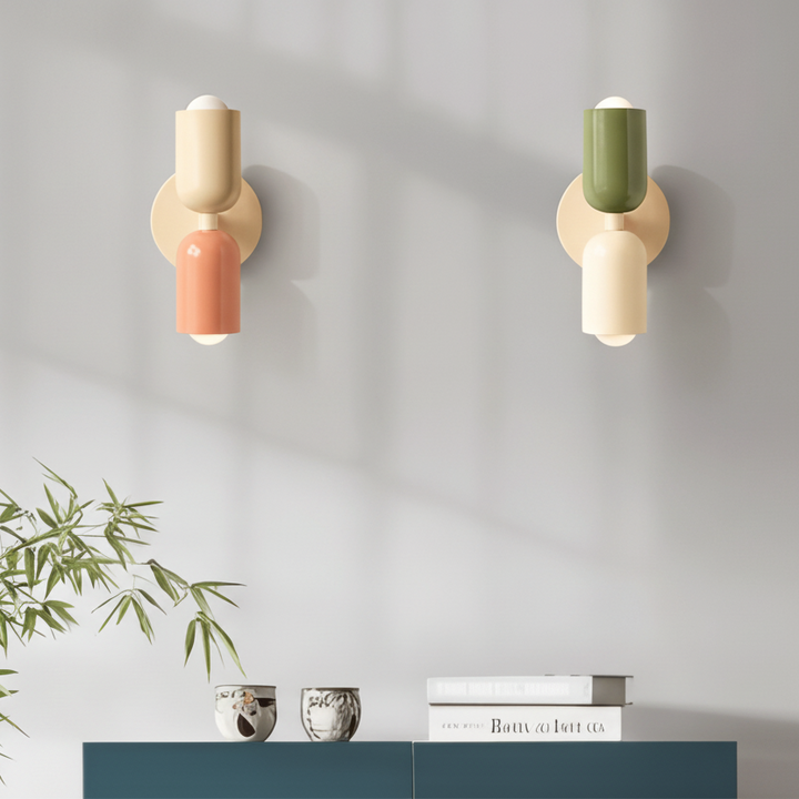 Elegante, moderne LED-Wandlampe. Warmweißes Stimmungslicht für stilvolle Innenbeleuchtung. Designleuchte.