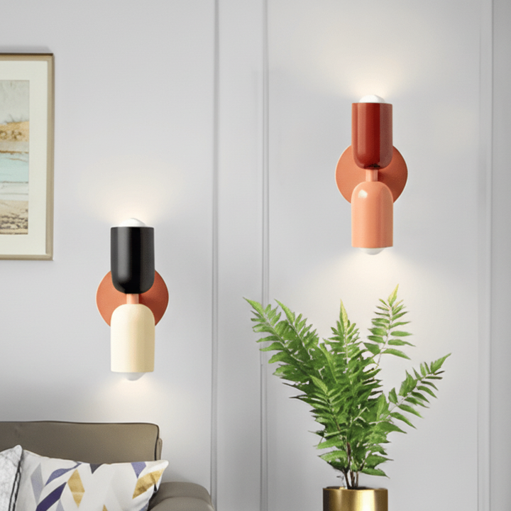 Wohnzimmerlampe: Moderne LED-Wandleuchte, warmweißes Licht. Schafft eine angenehme Beleuchtung im Raum.