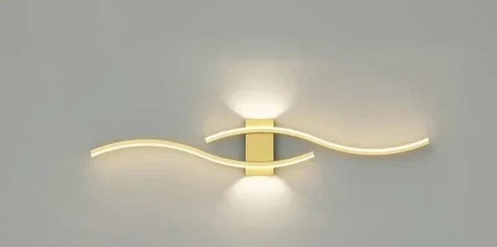 LED Wandleuchte als Kunstobjekt: modernes Wellen-Design für eine besondere Raumästhetik im Wohnbereich.