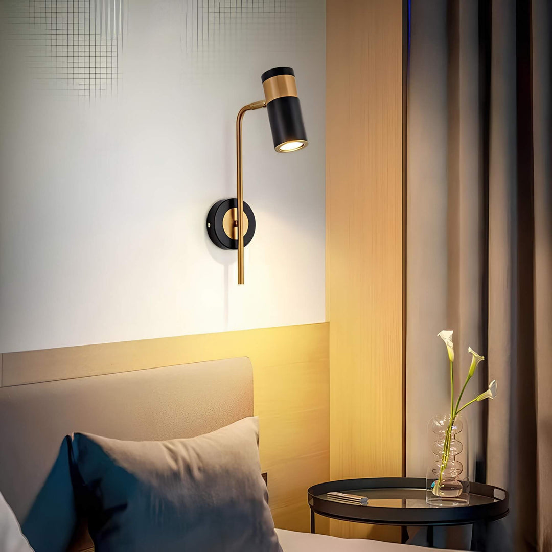 Flexible, energieeffiziente LED-Wandleuchte, drehbar und schwenkbar für gezieltes Licht im Schlafzimmer oder Flur.