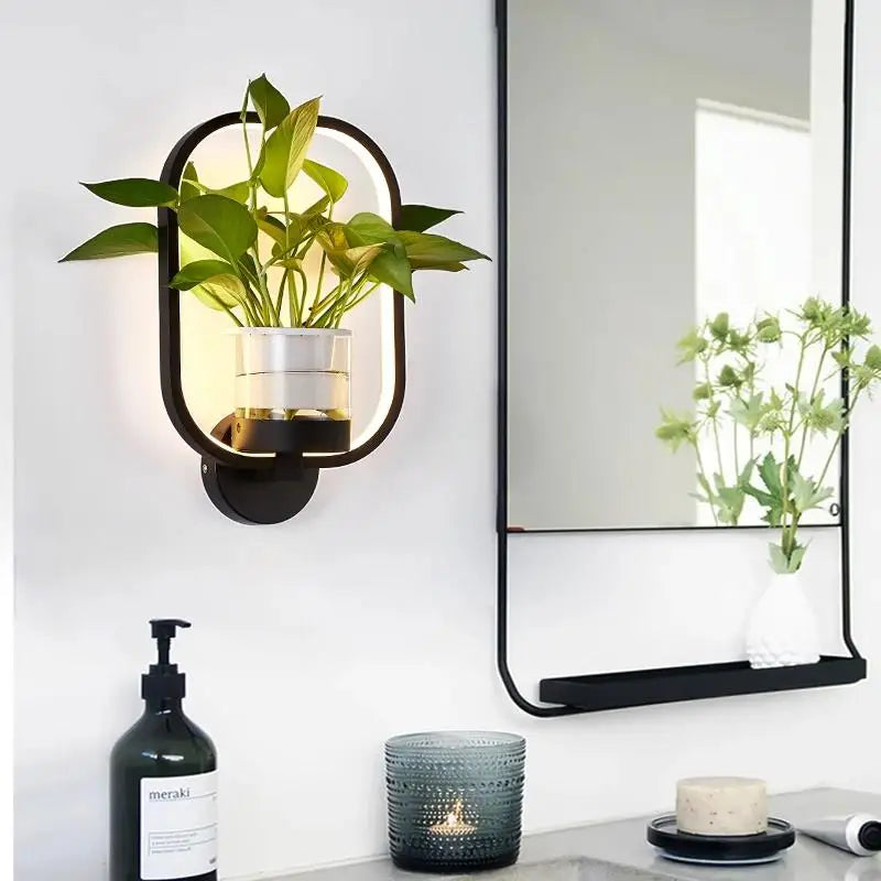 Elegante LED Wandleuchte im Wohnzimmer, erzeugt warmes Ambiente und moderne Innenbeleuchtung, ideal als Designlampe.